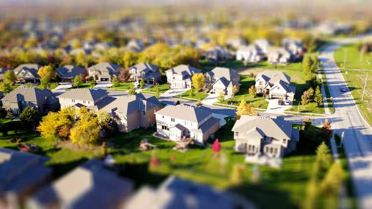 A picture of houses in a neighbourhood with tilt shift effect
